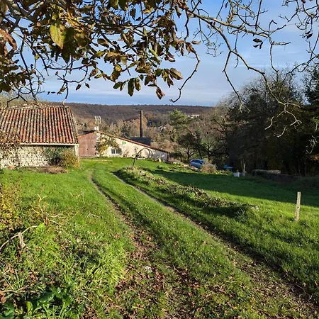 Lumineux Avec Terrasse, Jardin Et Wi-fi Proche D'angouleme, Animaux Acceptes - Fr-1-653-82 펜션 Torsac